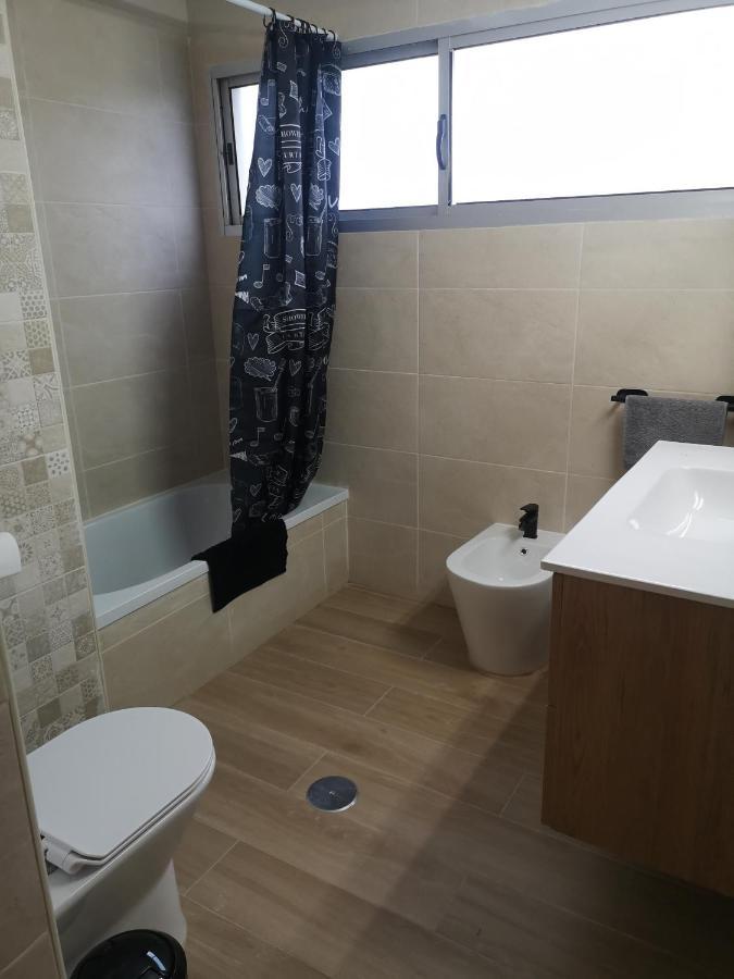 Hostal Mari En La Laguna, Alquiler Habitacion Privada En Hostal, 6 Habitaciones Cerca De La Universidad Y Aeropuerto Norte, 3 Banos Compartidos La Laguna  Ngoại thất bức ảnh
