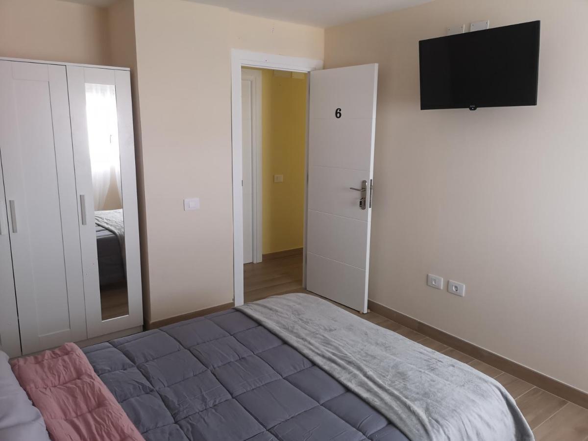Hostal Mari En La Laguna, Alquiler Habitacion Privada En Hostal, 6 Habitaciones Cerca De La Universidad Y Aeropuerto Norte, 3 Banos Compartidos La Laguna  Ngoại thất bức ảnh