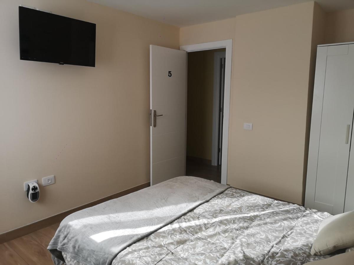 Hostal Mari En La Laguna, Alquiler Habitacion Privada En Hostal, 6 Habitaciones Cerca De La Universidad Y Aeropuerto Norte, 3 Banos Compartidos La Laguna  Ngoại thất bức ảnh