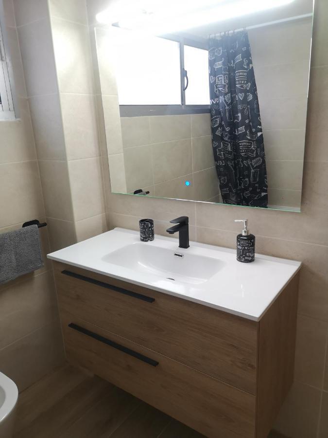 Hostal Mari En La Laguna, Alquiler Habitacion Privada En Hostal, 6 Habitaciones Cerca De La Universidad Y Aeropuerto Norte, 3 Banos Compartidos La Laguna  Ngoại thất bức ảnh