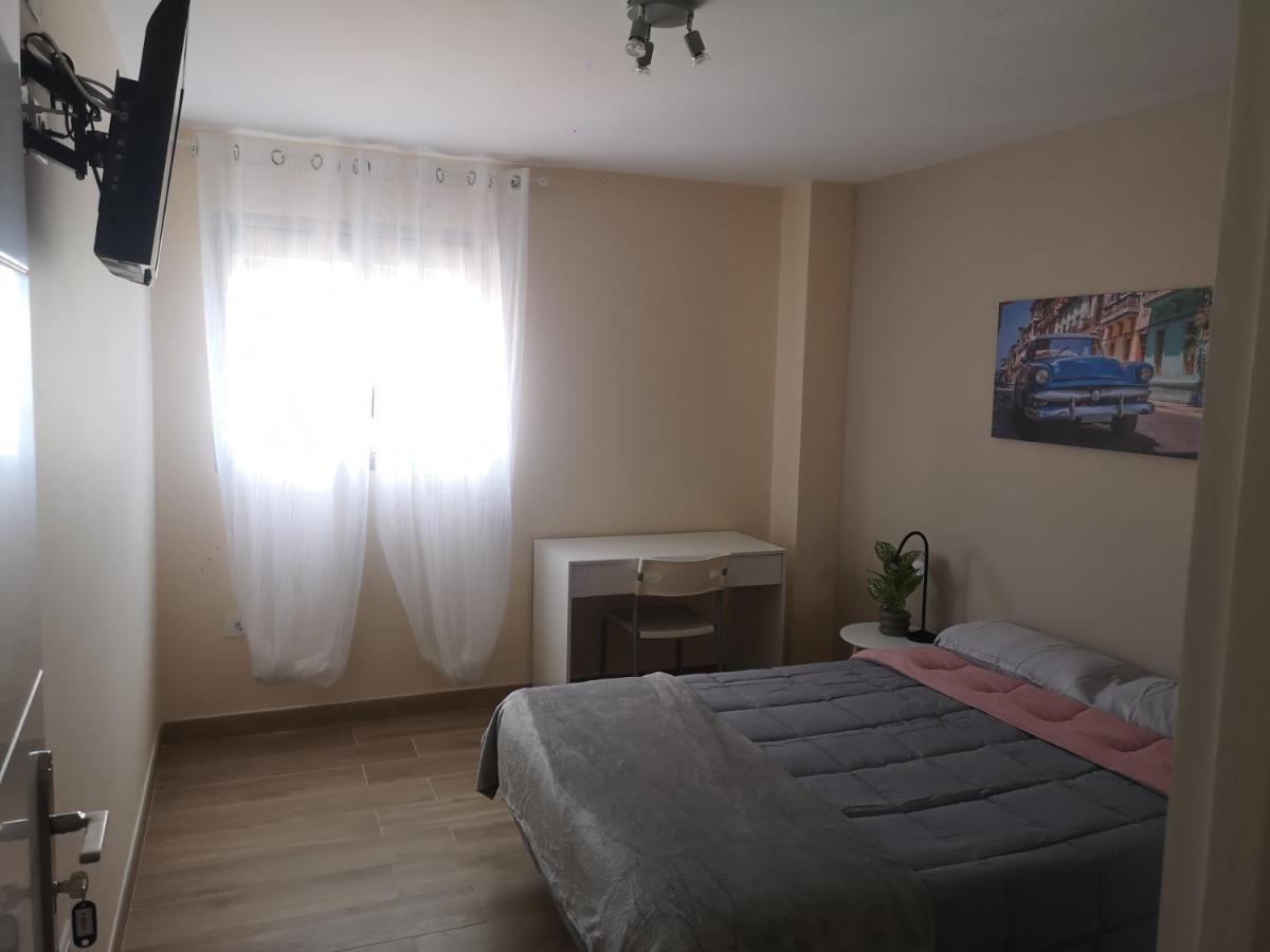Hostal Mari En La Laguna, Alquiler Habitacion Privada En Hostal, 6 Habitaciones Cerca De La Universidad Y Aeropuerto Norte, 3 Banos Compartidos La Laguna  Ngoại thất bức ảnh