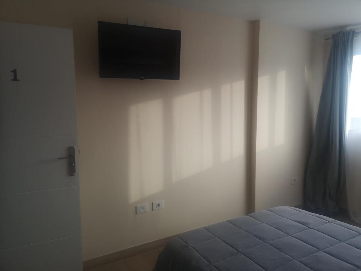Hostal Mari En La Laguna, Alquiler Habitacion Privada En Hostal, 6 Habitaciones Cerca De La Universidad Y Aeropuerto Norte, 3 Banos Compartidos La Laguna  Ngoại thất bức ảnh