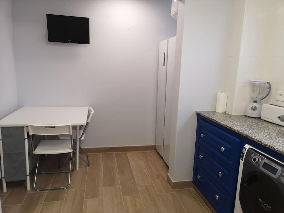 Hostal Mari En La Laguna, Alquiler Habitacion Privada En Hostal, 6 Habitaciones Cerca De La Universidad Y Aeropuerto Norte, 3 Banos Compartidos La Laguna  Ngoại thất bức ảnh