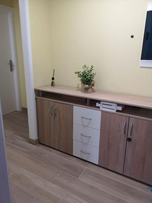 Hostal Mari En La Laguna, Alquiler Habitacion Privada En Hostal, 6 Habitaciones Cerca De La Universidad Y Aeropuerto Norte, 3 Banos Compartidos La Laguna  Ngoại thất bức ảnh