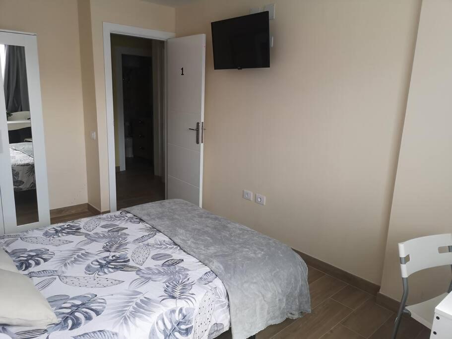 Hostal Mari En La Laguna, Alquiler Habitacion Privada En Hostal, 6 Habitaciones Cerca De La Universidad Y Aeropuerto Norte, 3 Banos Compartidos La Laguna  Ngoại thất bức ảnh