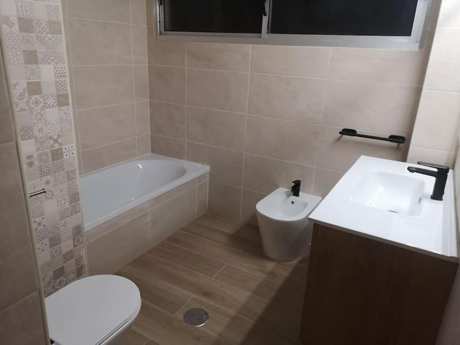 Hostal Mari En La Laguna, Alquiler Habitacion Privada En Hostal, 6 Habitaciones Cerca De La Universidad Y Aeropuerto Norte, 3 Banos Compartidos La Laguna  Ngoại thất bức ảnh
