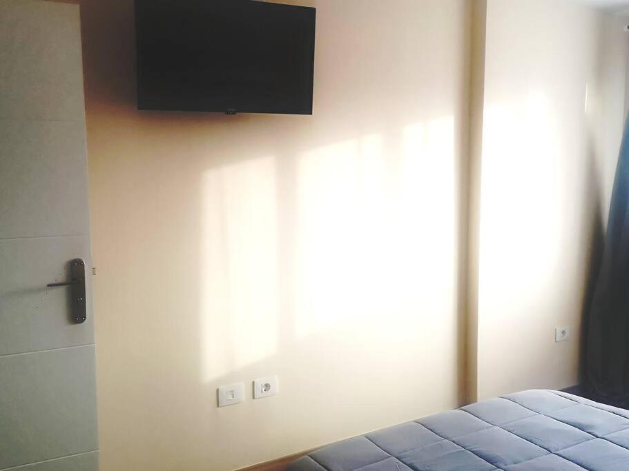 Hostal Mari En La Laguna, Alquiler Habitacion Privada En Hostal, 6 Habitaciones Cerca De La Universidad Y Aeropuerto Norte, 3 Banos Compartidos La Laguna  Ngoại thất bức ảnh